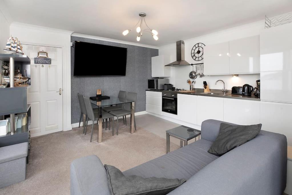 Beach Front Flat Shaldon With Parking Exterior photo