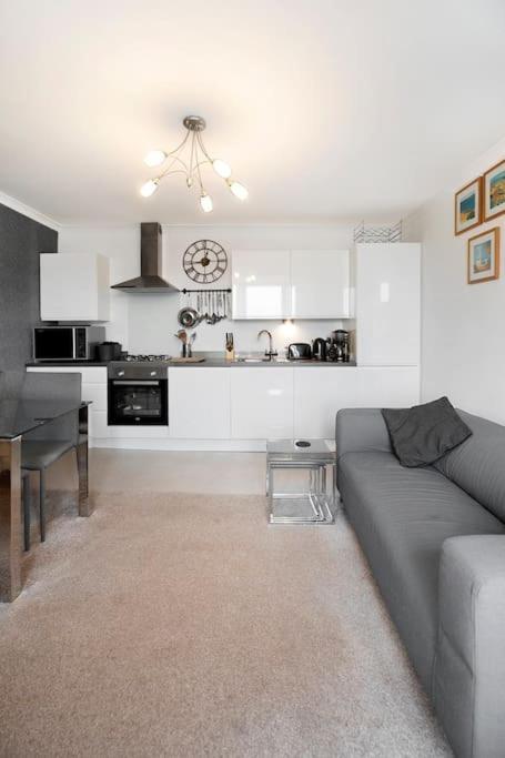 Beach Front Flat Shaldon With Parking Exterior photo