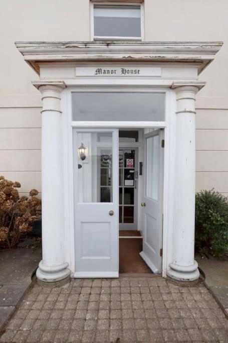Beach Front Flat Shaldon With Parking Exterior photo